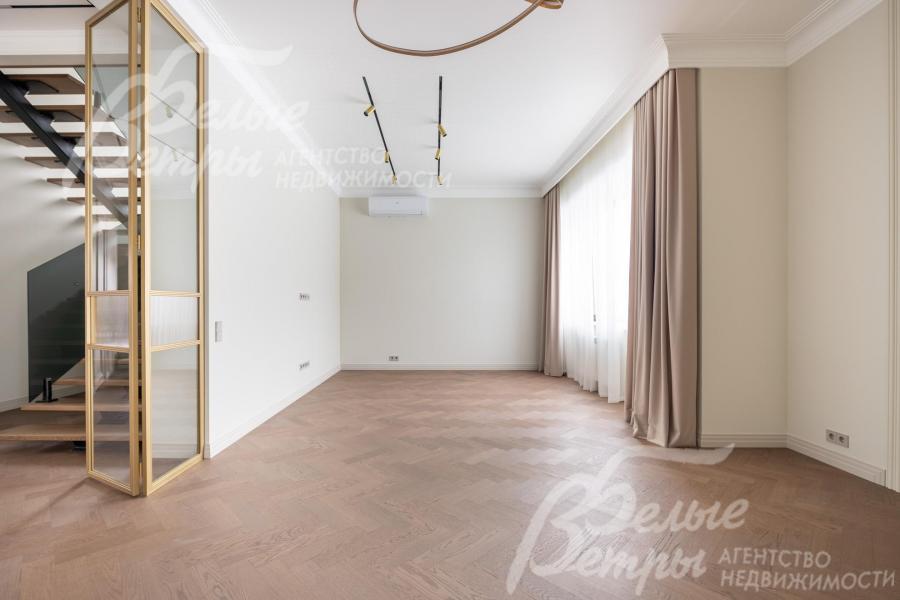 Гостиная. Напольное покрытие Quarz Parquet.