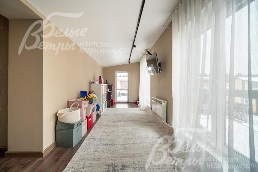 Игровая комната с выходом на лоджию