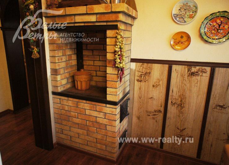 Печь Голландка в кухне