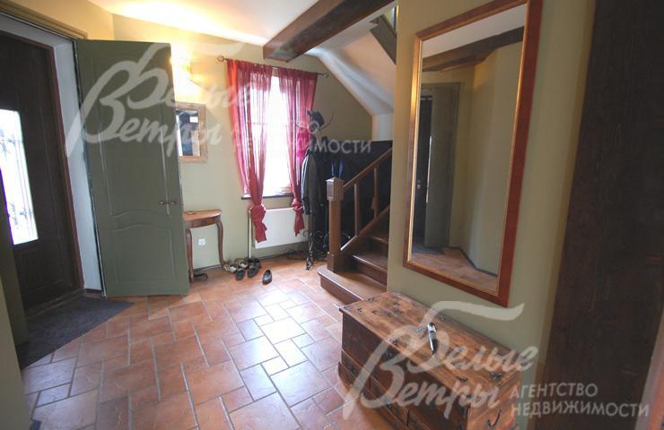 Внешне дом в альпийском стиле, интерьер в ретро стиле