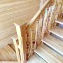 Деревянная лестница и поручни из массива лиственницы
