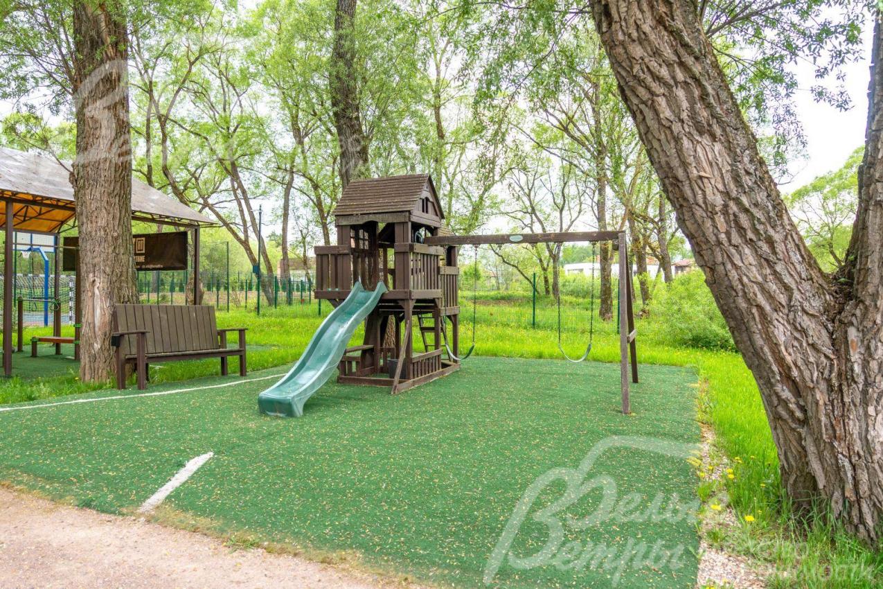 Детские игровые зоны в поселке