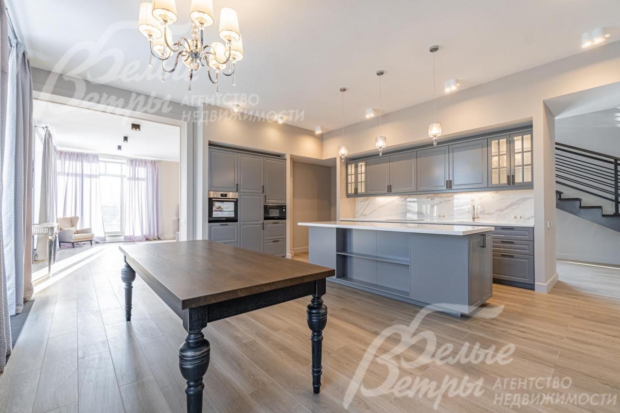 Столовая зона на 8 персон