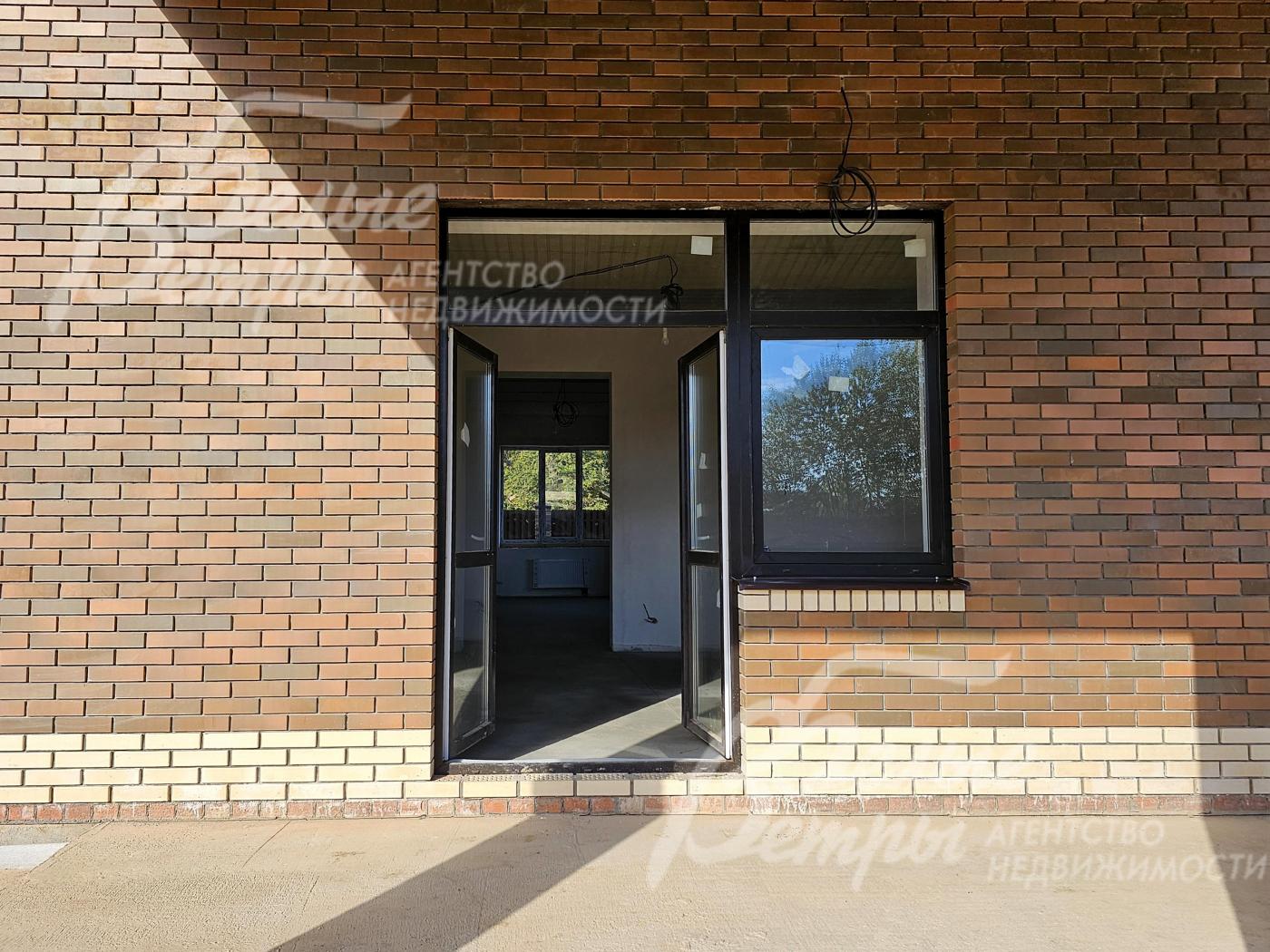 Выход из кухни-столовой на террасу