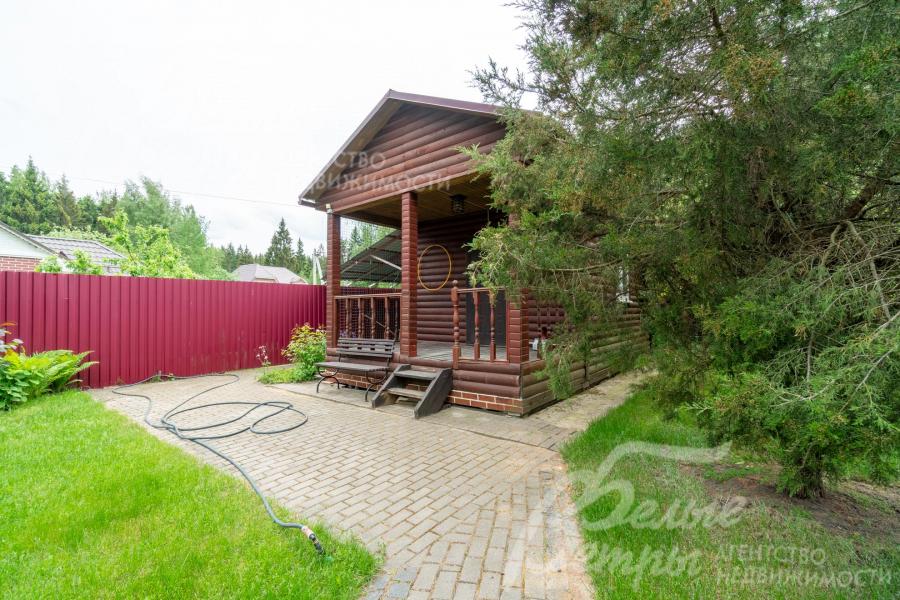 На участке стоит хозяйственный блок 15 кв.м