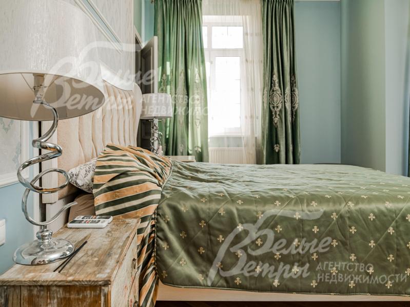 Спальня 20.6 кв.м c балконом и своим санузлом