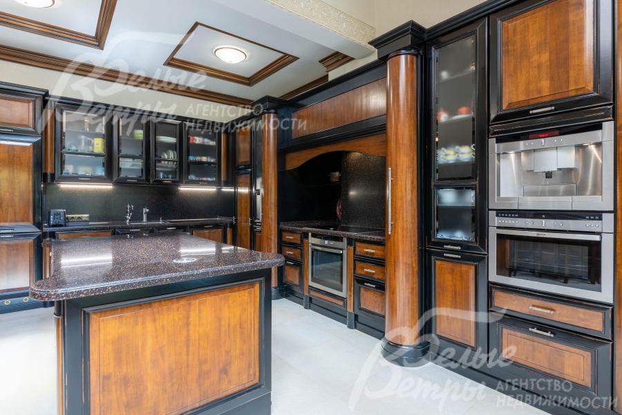 Эксклюзивный кухонный гарнитур Bamax с итальянской  встроенной техникой