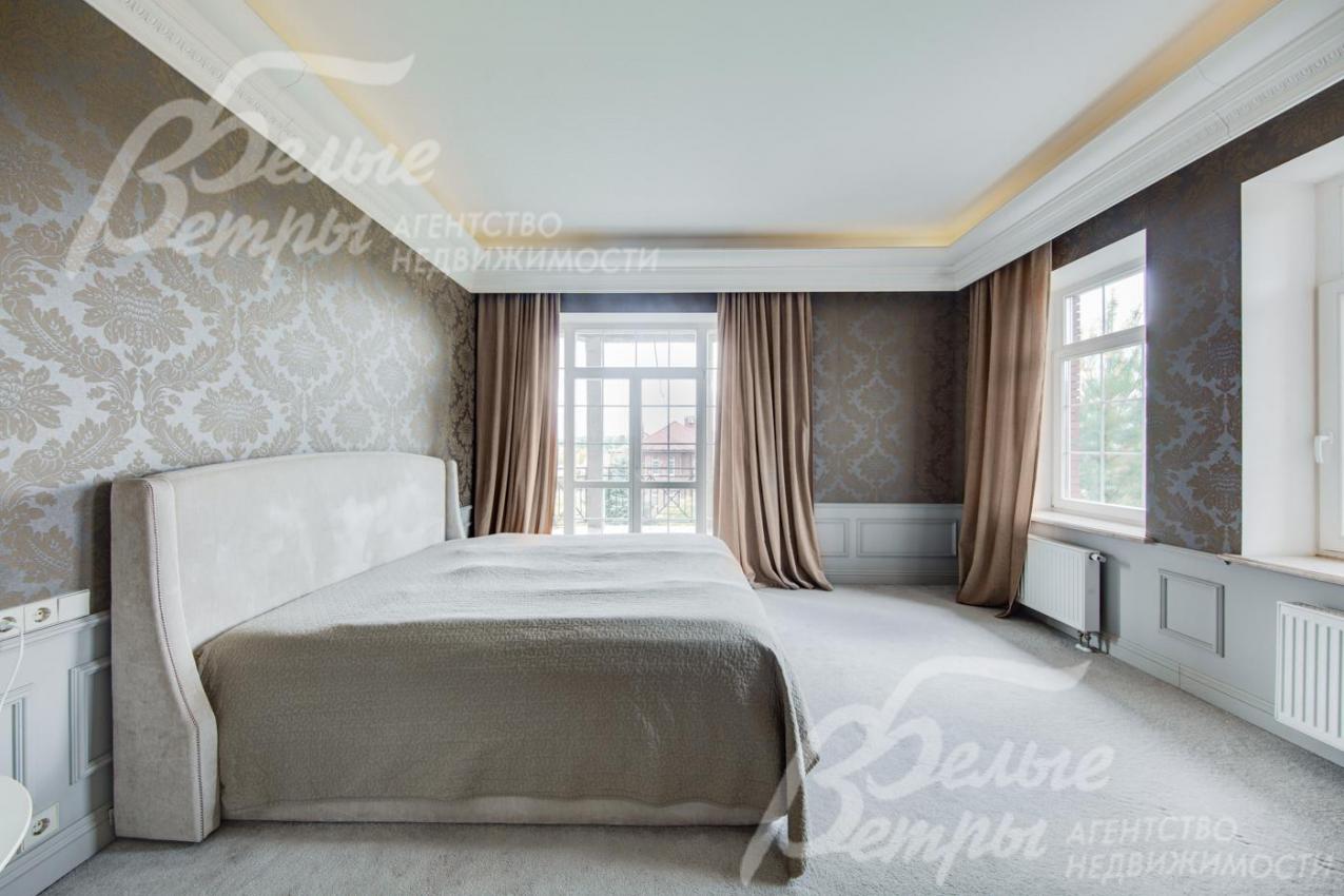 Главная спальня с ванной и гардеробной комнатами