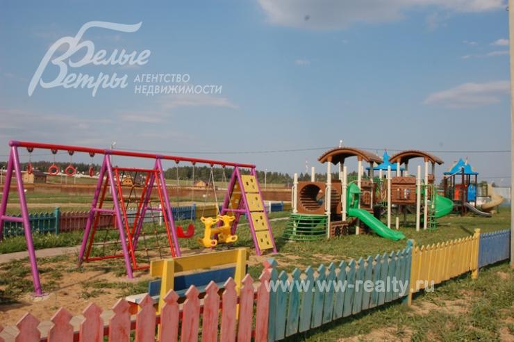 Детские площадки на территории поселка Солнечный город