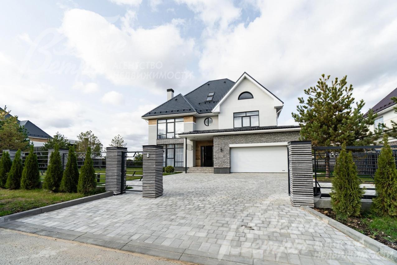 Большое парковочное место под 6 авто